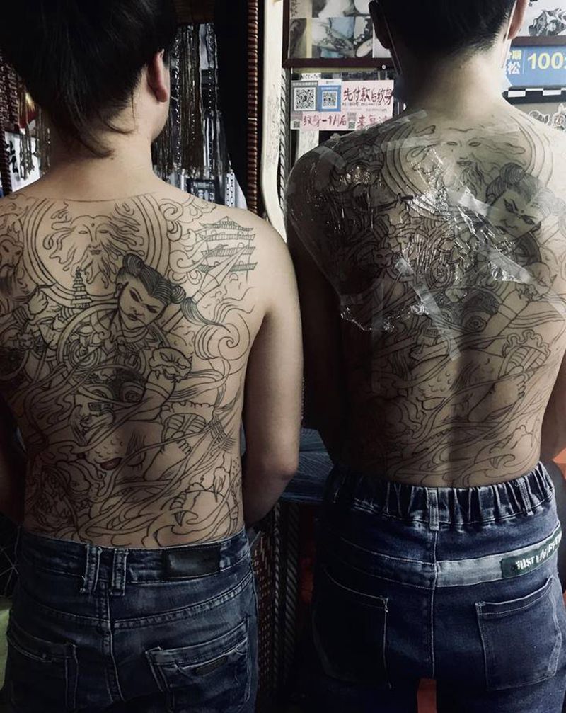 广西老铁给力纹身图片_背部纹身图案