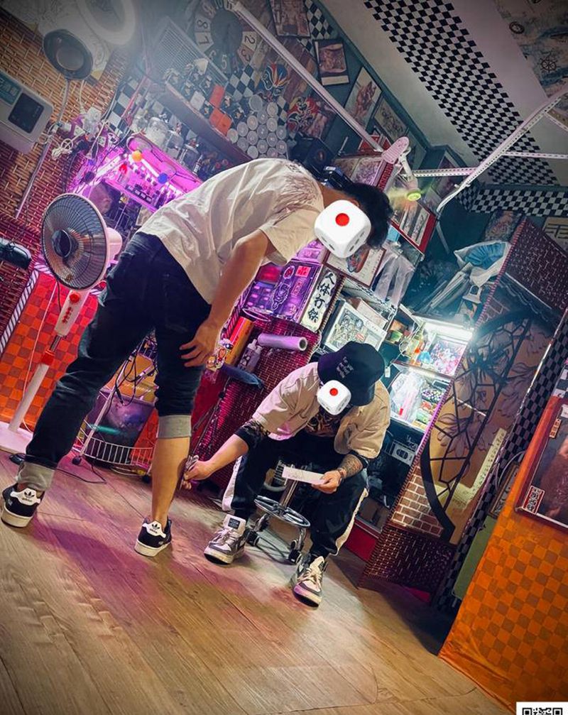 年初四日常纹身图片_腿部纹身图案