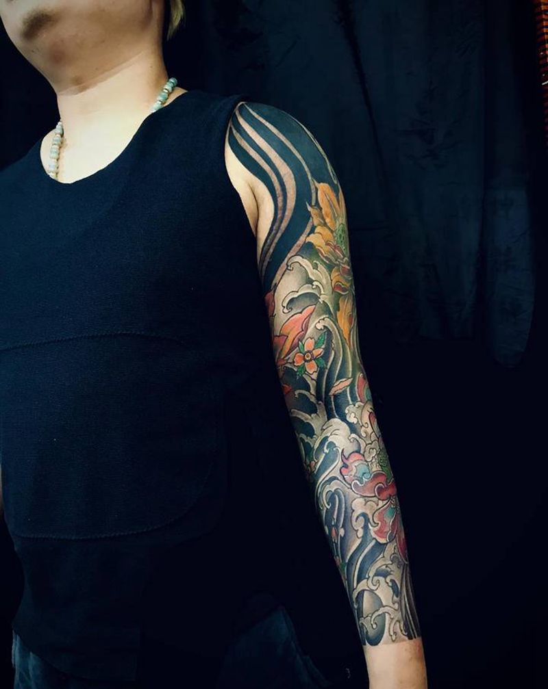 莲花花臂完成纹身图片_手臂纹身图案