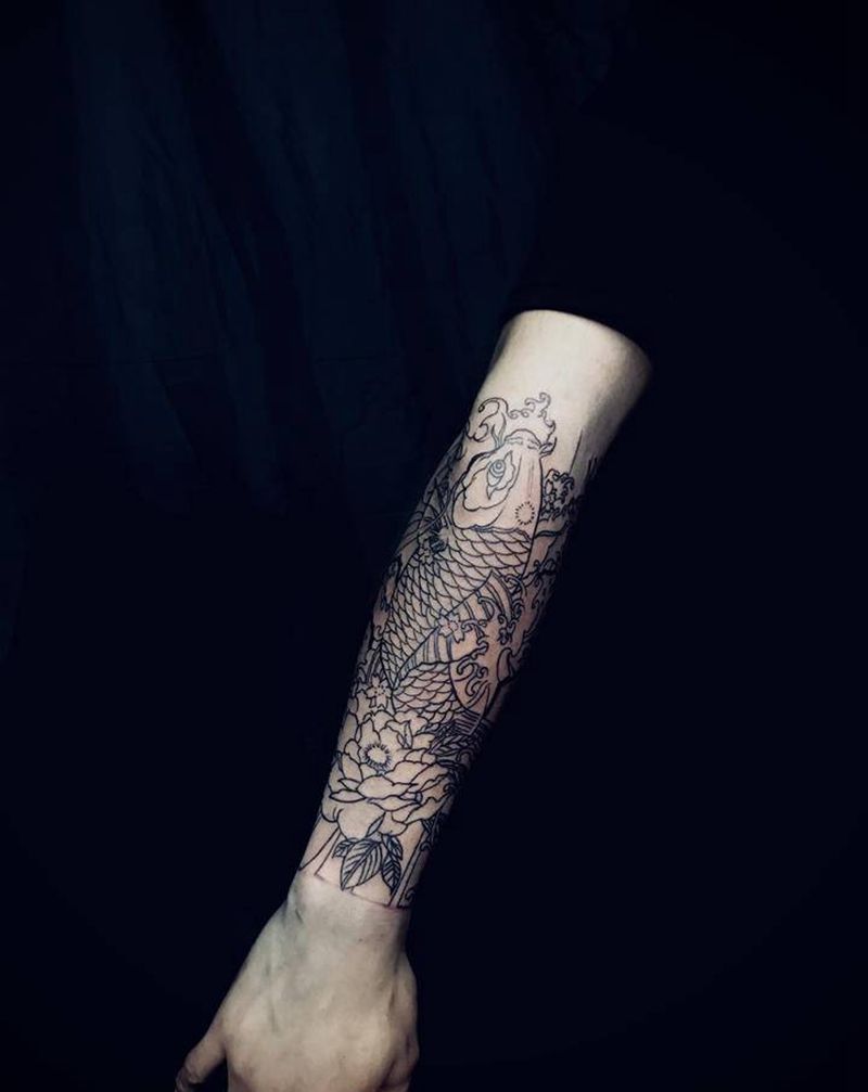 鲤鱼线条纹身图片_手臂纹身图案