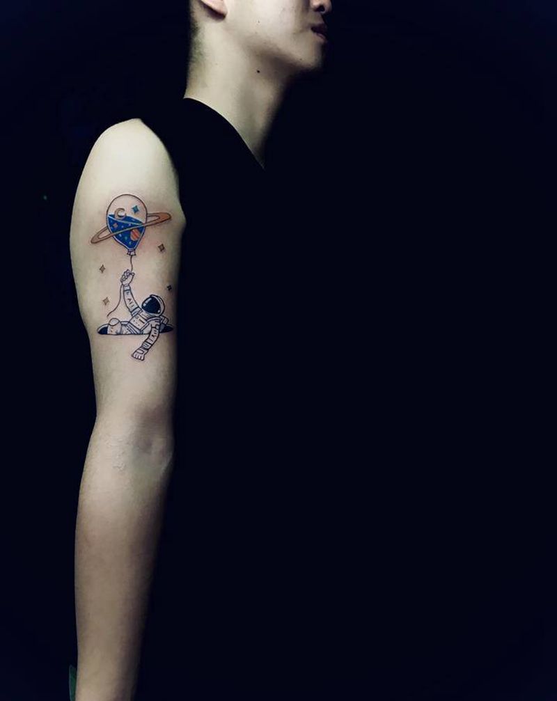 宇航员纹身图片_手臂纹身图案