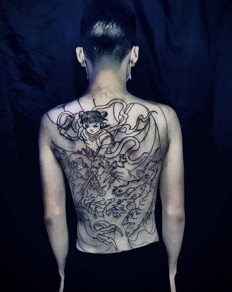 哪吒 满背线条纹身图片_背部纹身图案