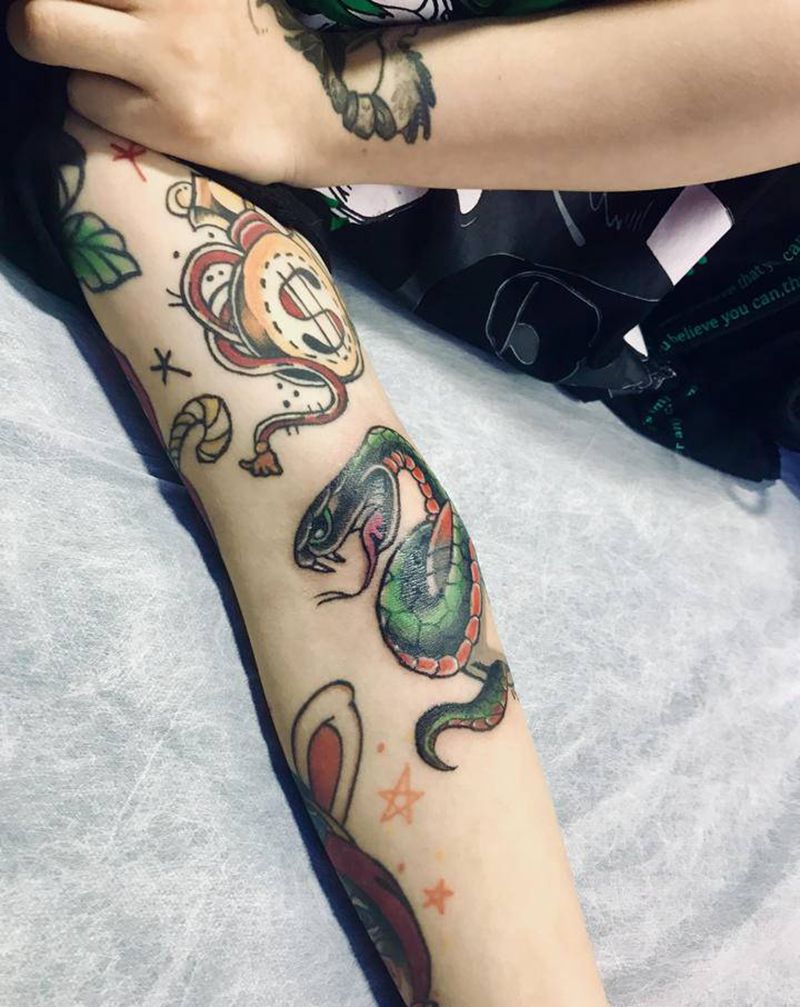 蛇精灵球纹身图片_手臂纹身图案