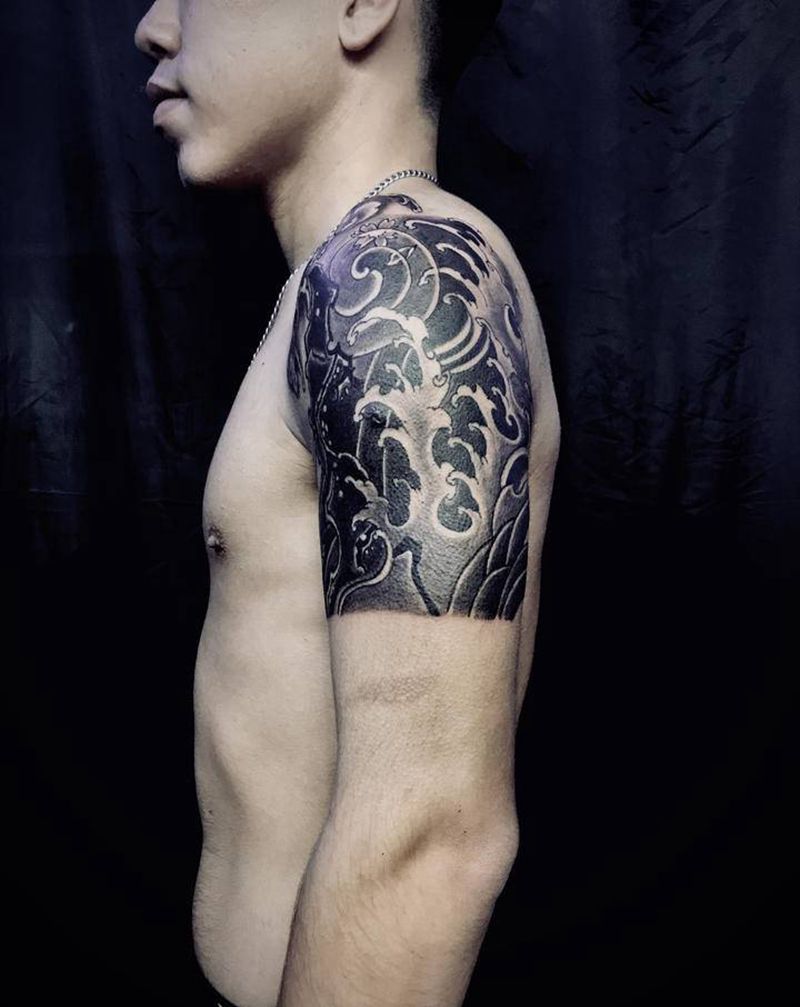 水浪遮盖手绘纹身图片_手臂纹身图案