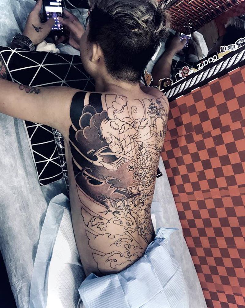 满背进度纹身图片_背部纹身图案