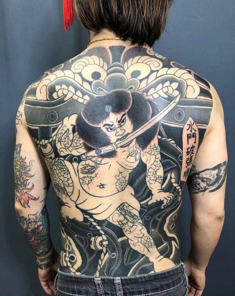 原图没有P纹身图片_背部纹身图案