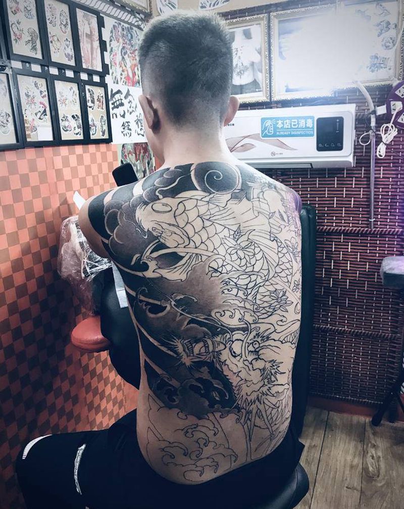 满背累计11小时进度纹身图片_背部纹身图案