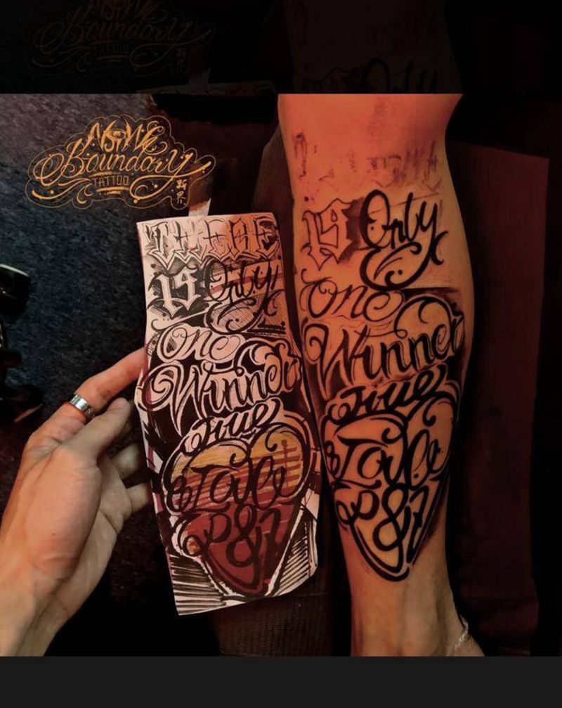 花体字包腿纹身图片_腿部花体字纹身图案