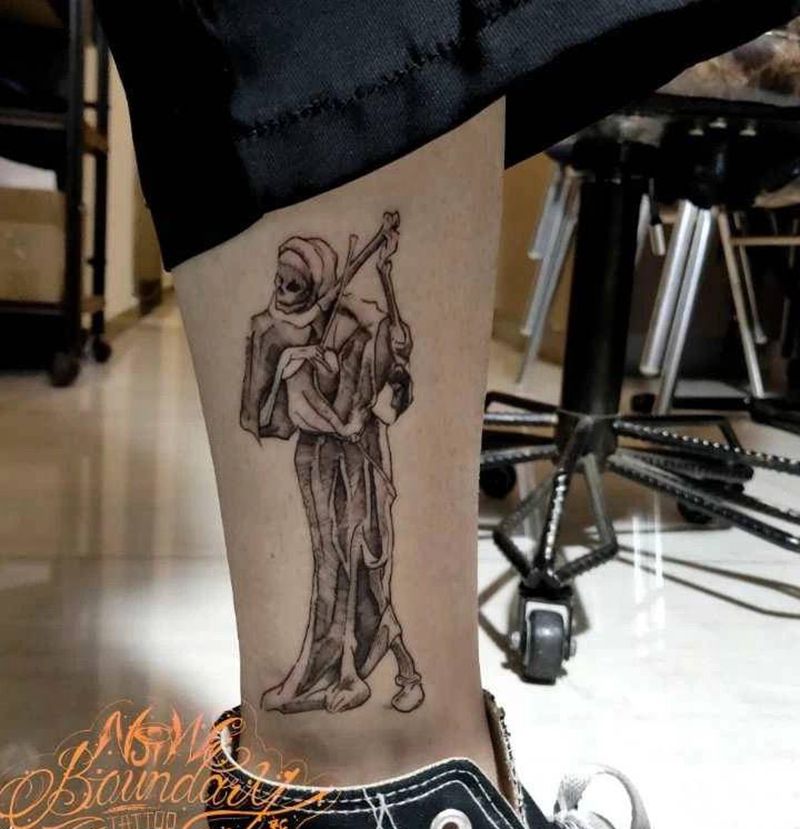 拉小提琴的骷髅架纹身图片_腿部New School纹身图案