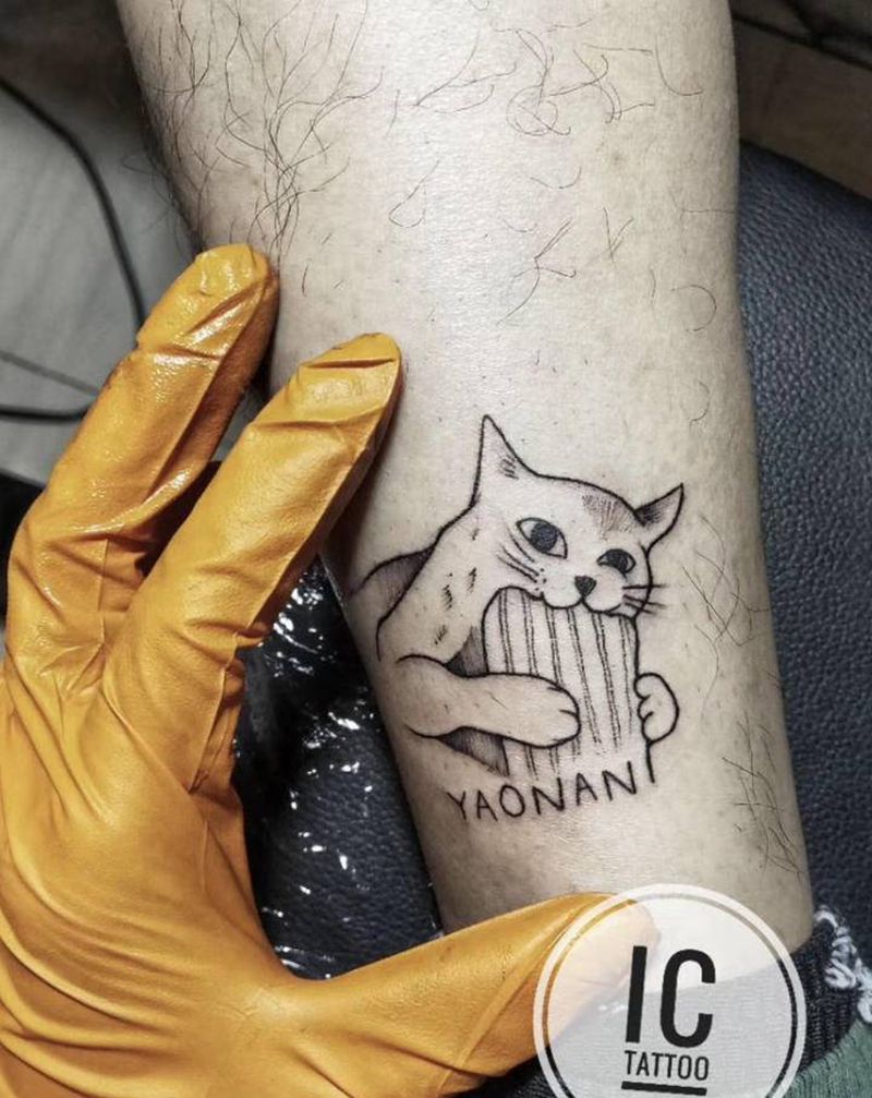 客猫纹身图片_腿部New School纹身图案