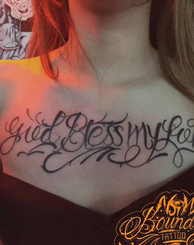 花胸纹身图片_肩部花体字纹身图案