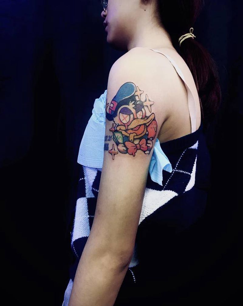 唐老鸭遮盖纹身图片_手臂纹身图案