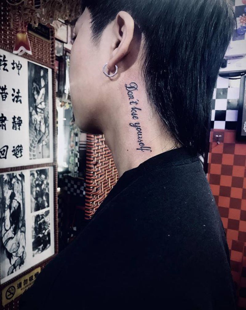 脖子英文纹身图片_颈部纹身图案