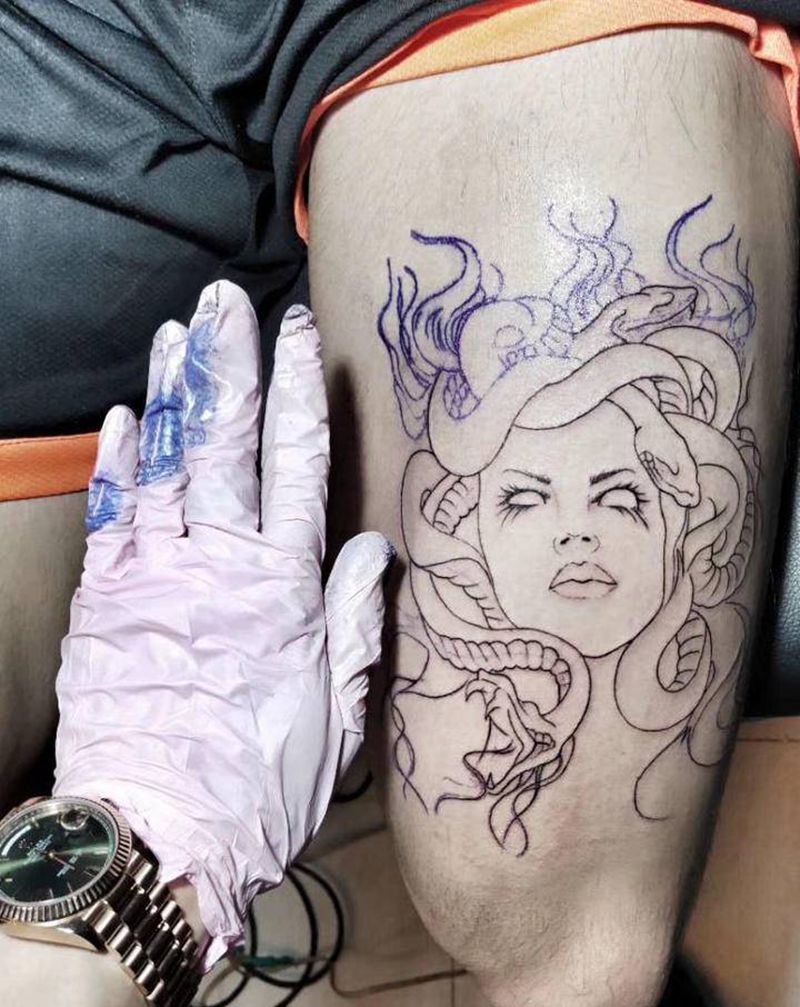 美杜莎纹身图片_腿部New School纹身图案