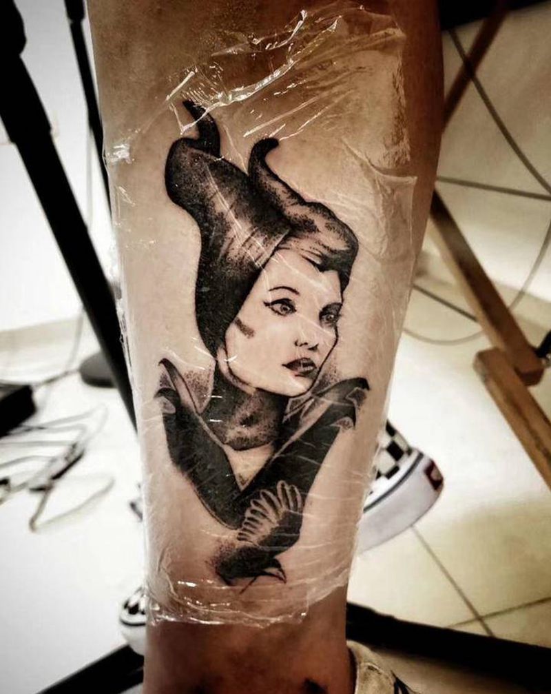 沉睡的魔咒纹身图片_腿部New School纹身图案