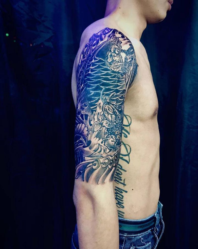 鲤鱼遮盖纹身图片_手臂纹身图案