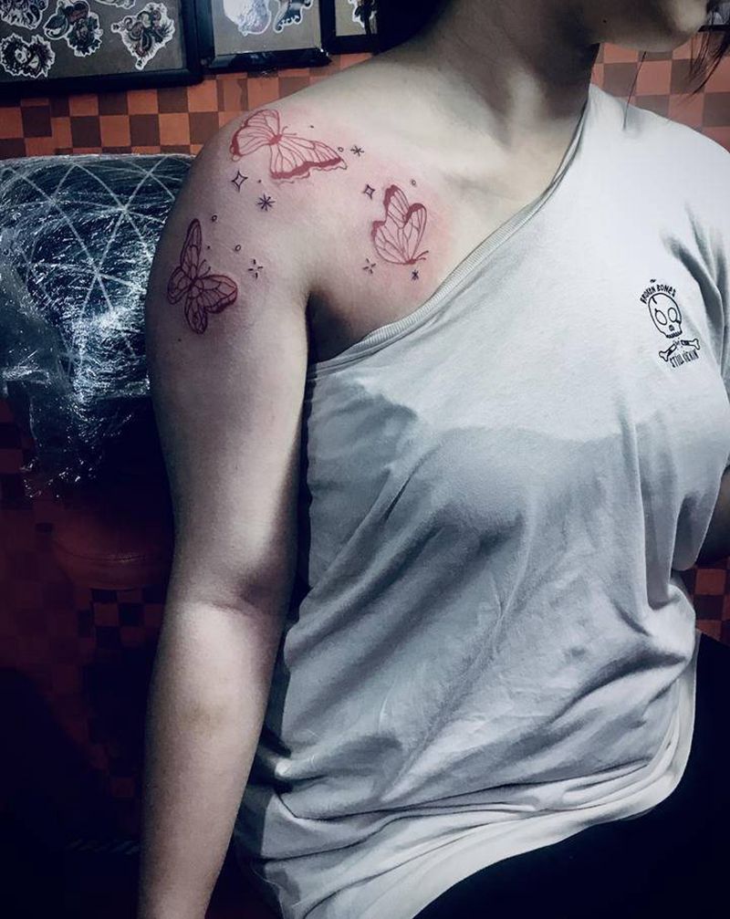蝴蝶纹身图片_肩部胸部纹身图案