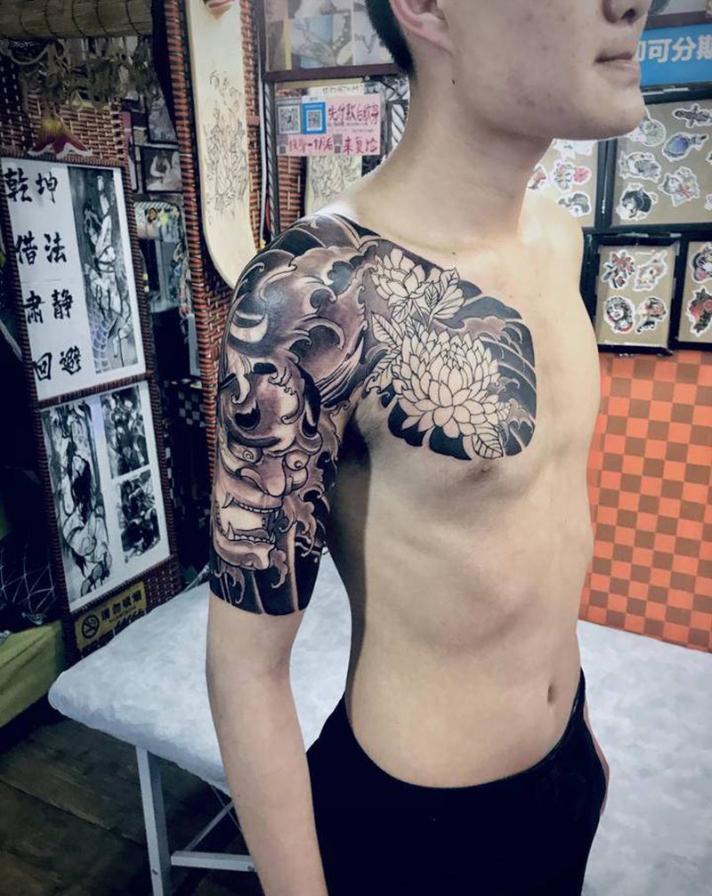 半胛遮盖明天继续上彩色纹身图片_手臂胸部纹身图案