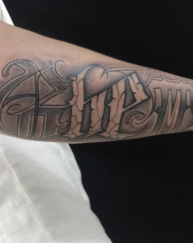 花体字纹身图片_手臂手部花体字纹身图案