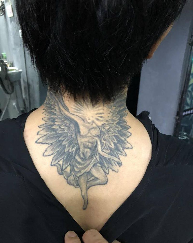 天使纹身图片_颈部纹身图案