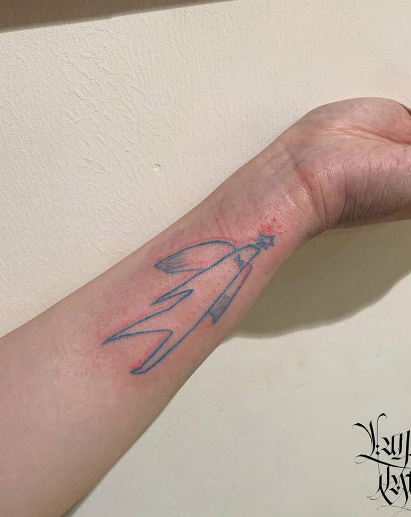 某游戏角色纹身图片_手臂手部几何纹身图案