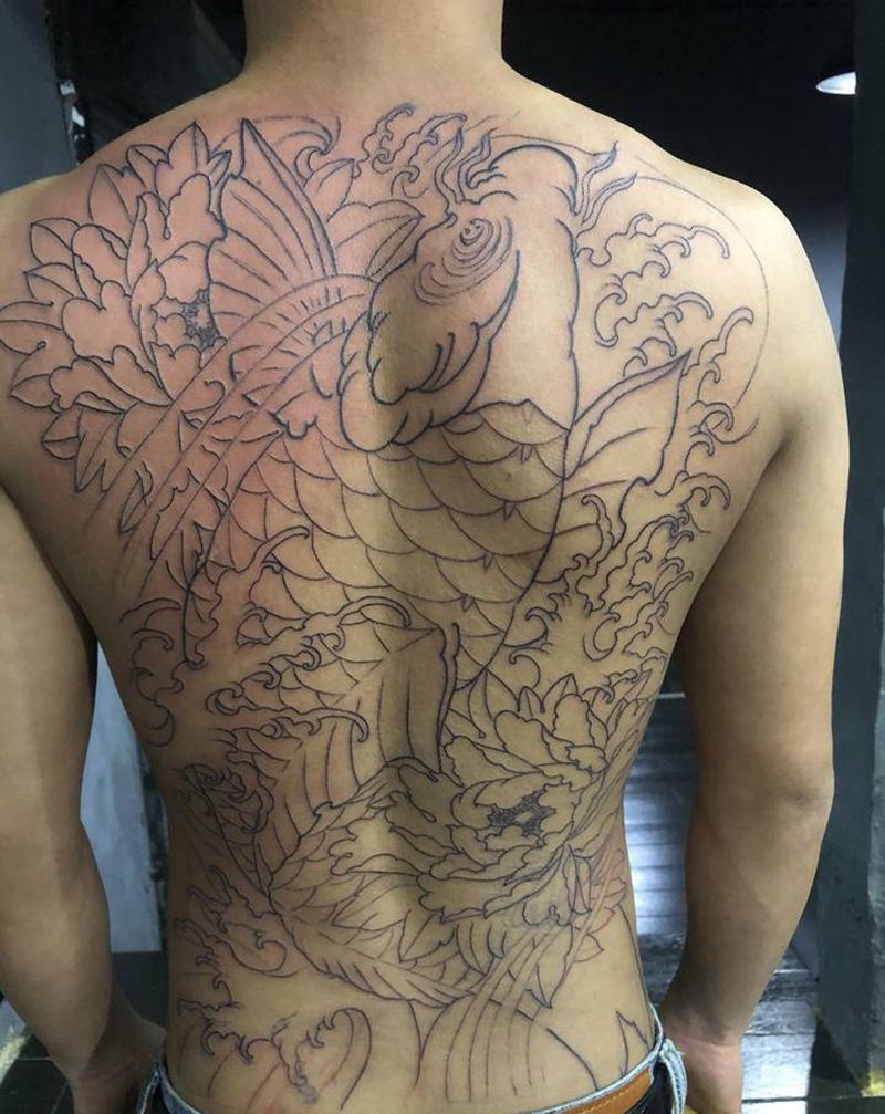 鱼纹身图片_背部纹身图案