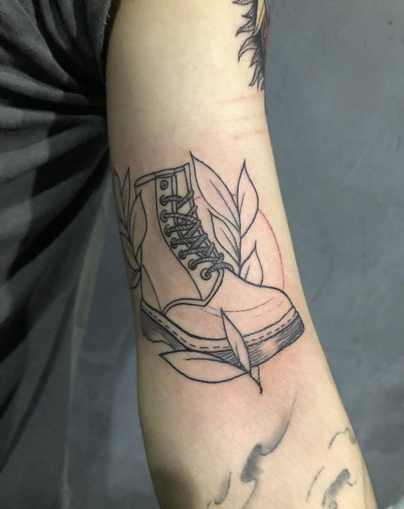 鞋子纹身图片_手臂纹身图案