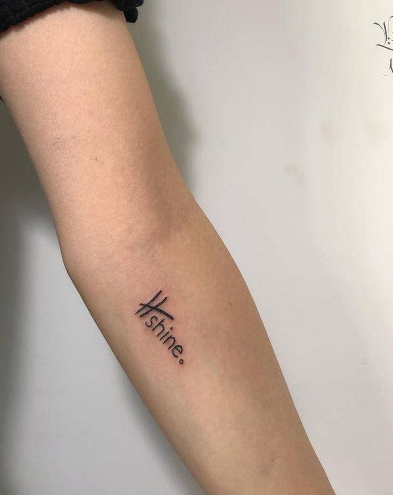 小英文纹身图片_手臂手部花体字小清新纹身图案