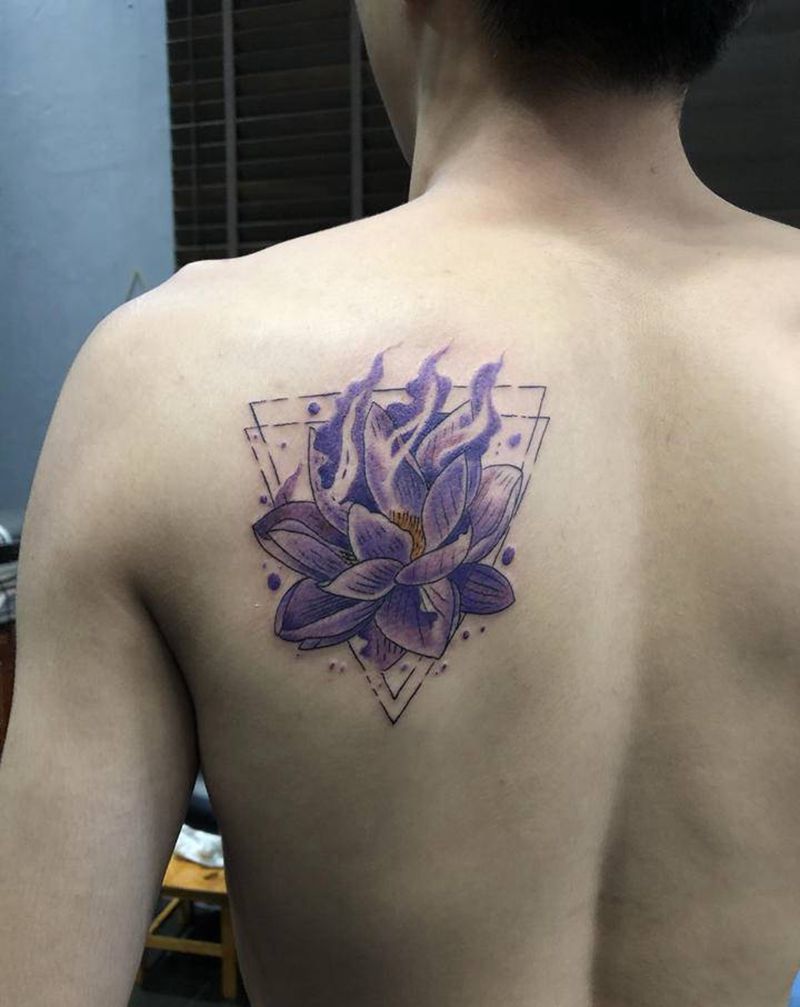 荷花纹身图片_肩部纹身图案