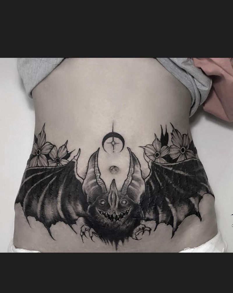 蝙蝠（遮盖）纹身图片_腹部New School遮盖孕辰纹遮盖蝙蝠纹身图案