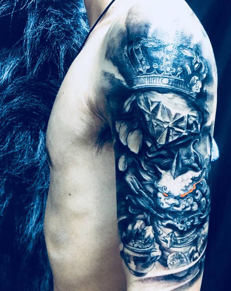 关于家庭纹身图片_背部手臂欧美写实纹身图案