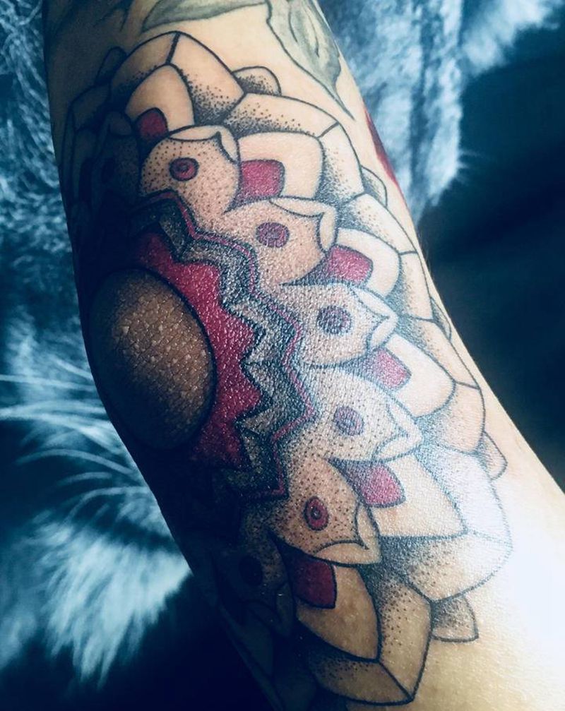 蔓陀罗纹身图片_手臂几何点刺纹身图案