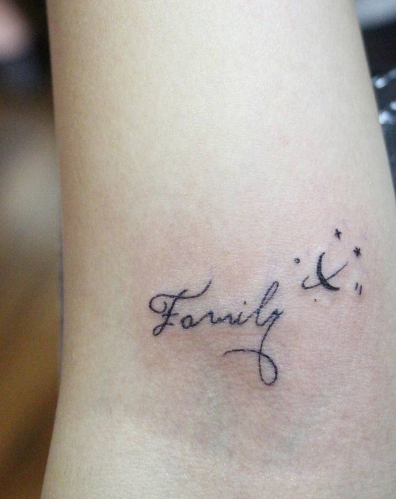 家纹身图片_手臂花体字纹身图案