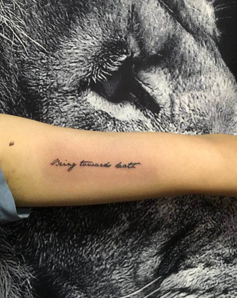 。纹身图片_手臂花体字纹身图案