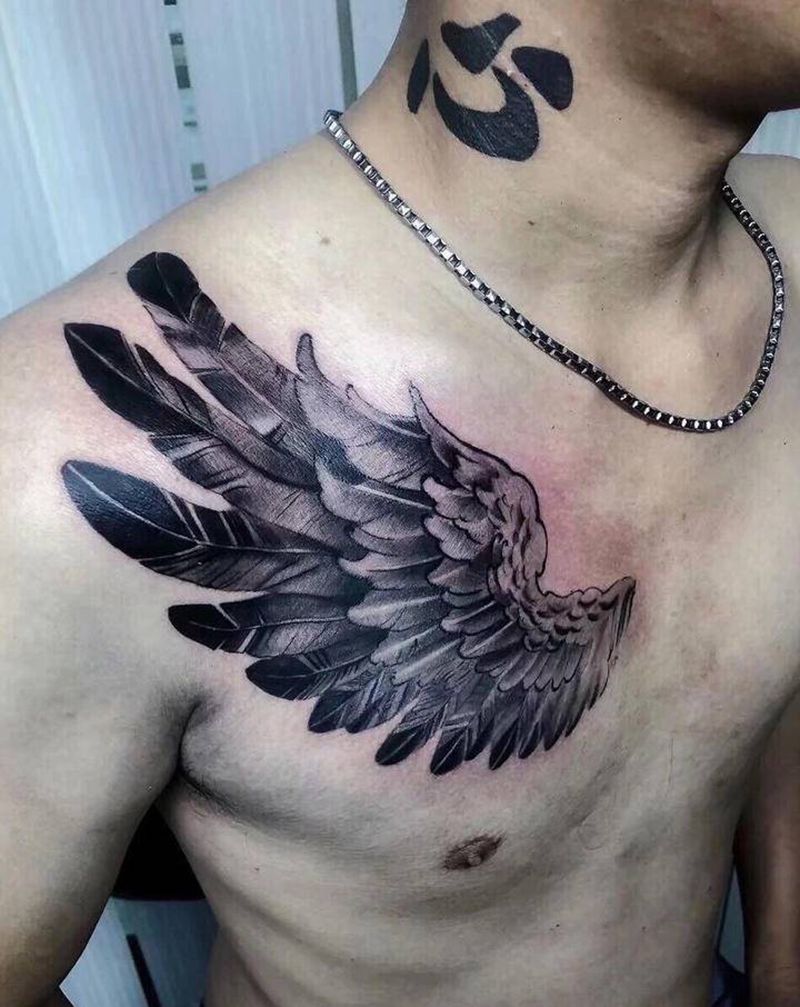 翅膀纹身图片_胸部欧美写实纹身图案