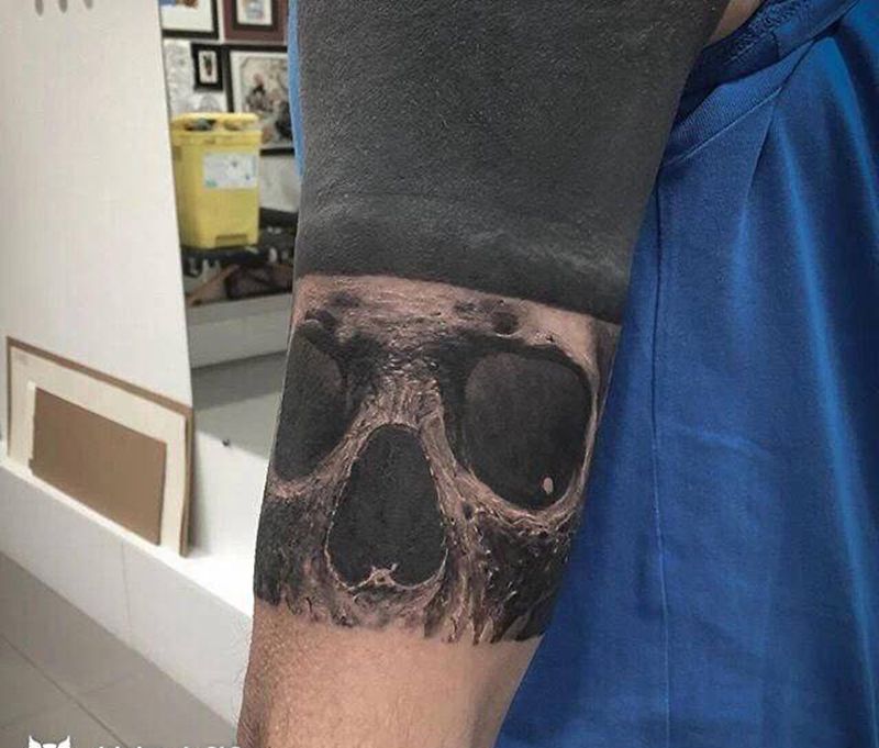 看着你纹身图片_手臂欧美写实纹身图案