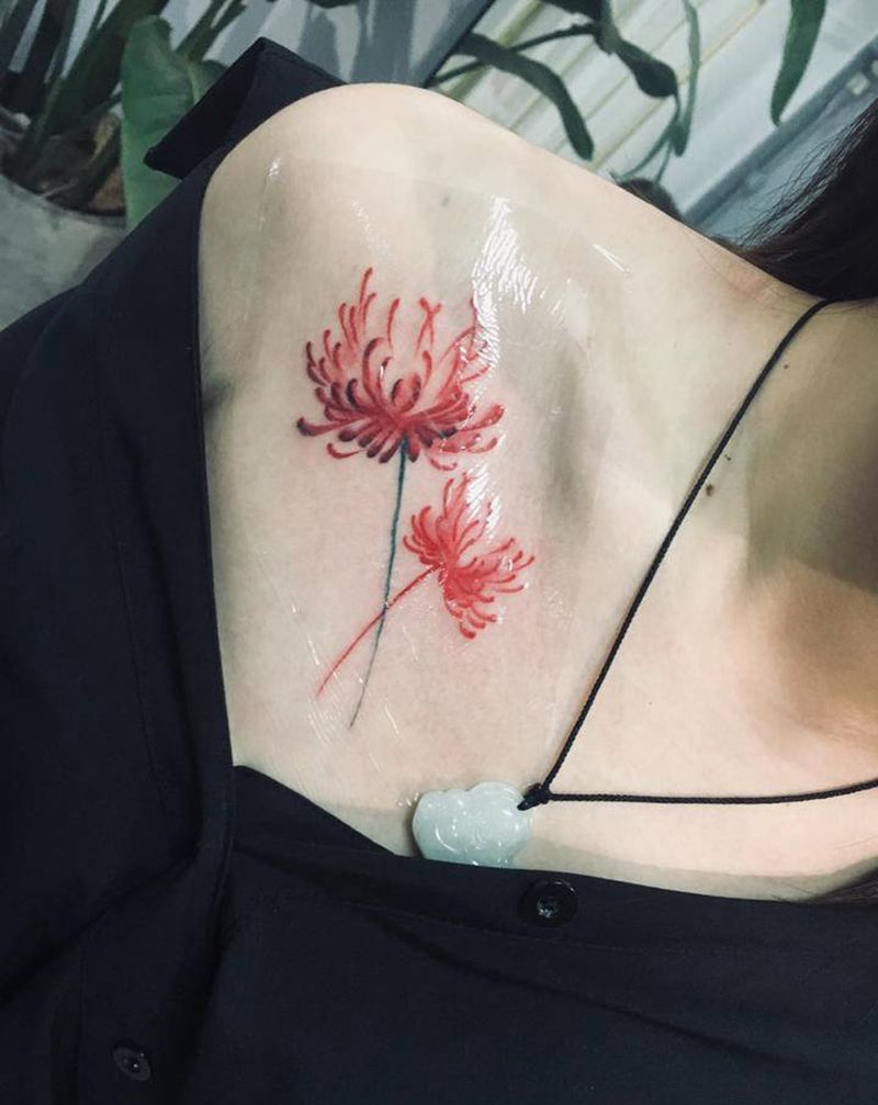 花纹身图片_胸部纹身图案