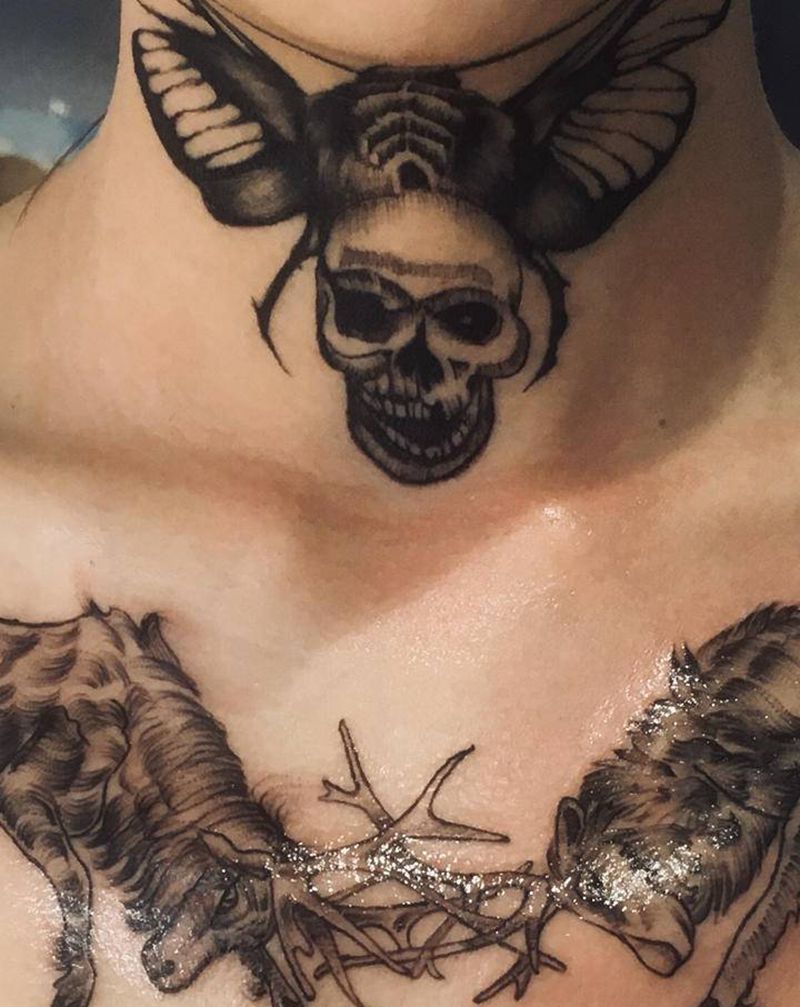 花胸纹身图片_胸部纹身图案