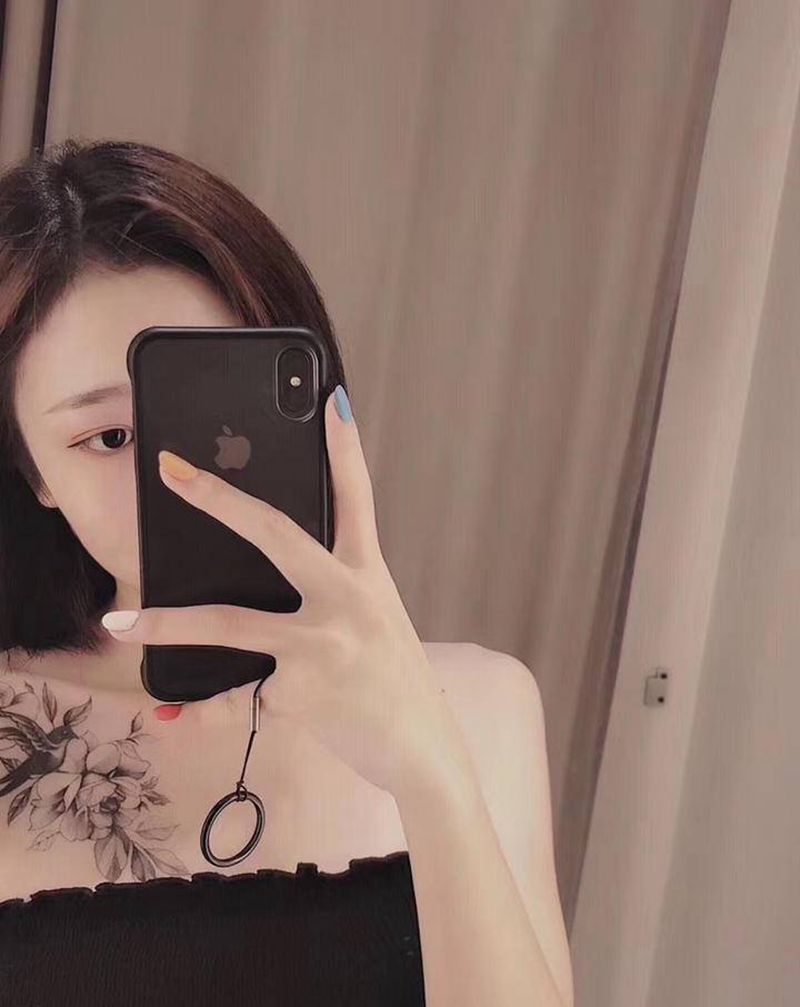 素花纹身图片_胸部线条纹身图案