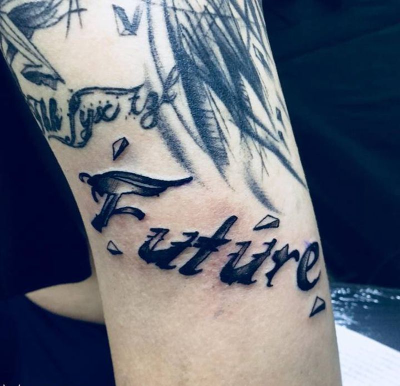 FUTURE纹身图片_手臂几何花体字纹身图案