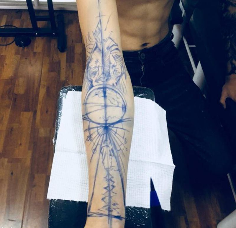 苦难与朝圣纹身图片_手臂点刺几何甩针纹身图案