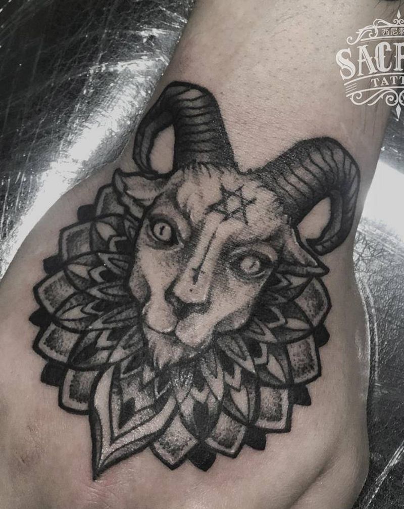 羊纹身图片_手部New School撒旦纹身图案