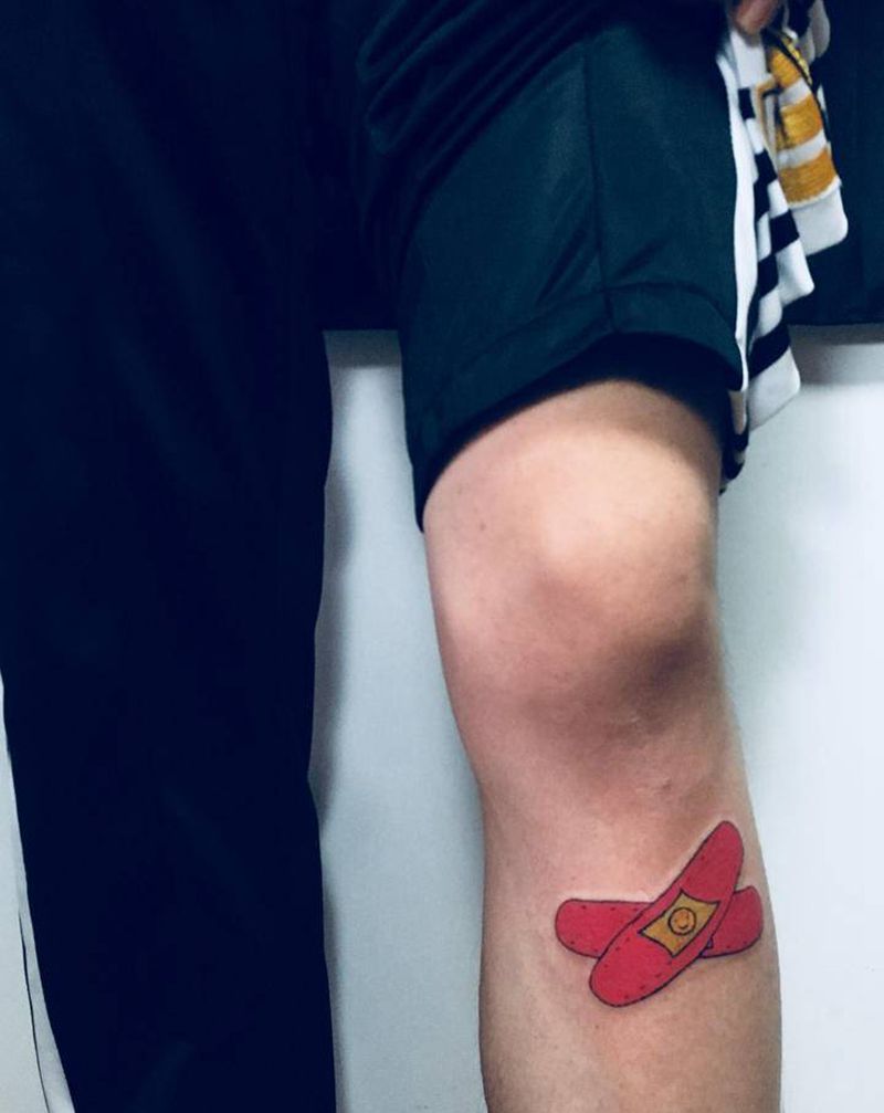 一块创可贴的灵魂纹身图片_腿部创可贴趣味性纹身图案