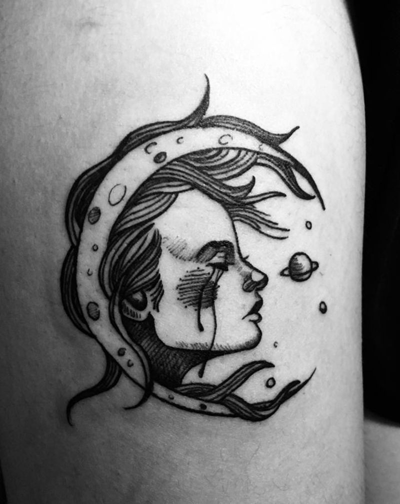 心跳纹身图片_腿部线条人物月亮纹身图案