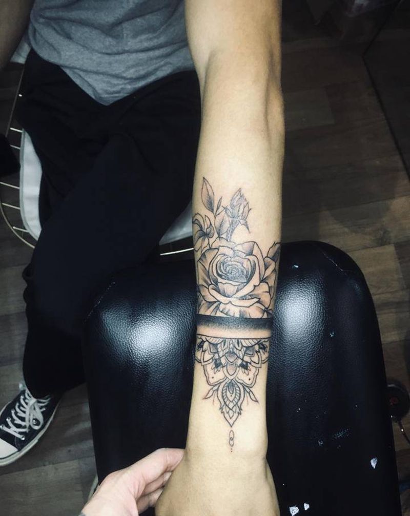 素花纹身图片_手部纹身图案