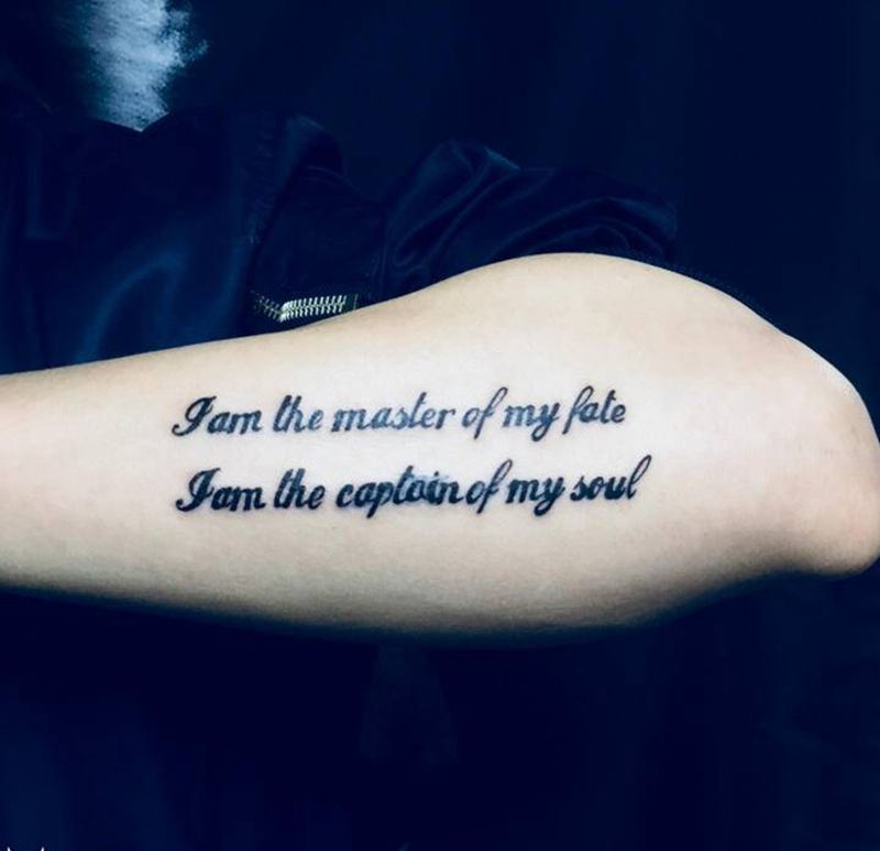 命运纹身图片_手臂英文纹身图案