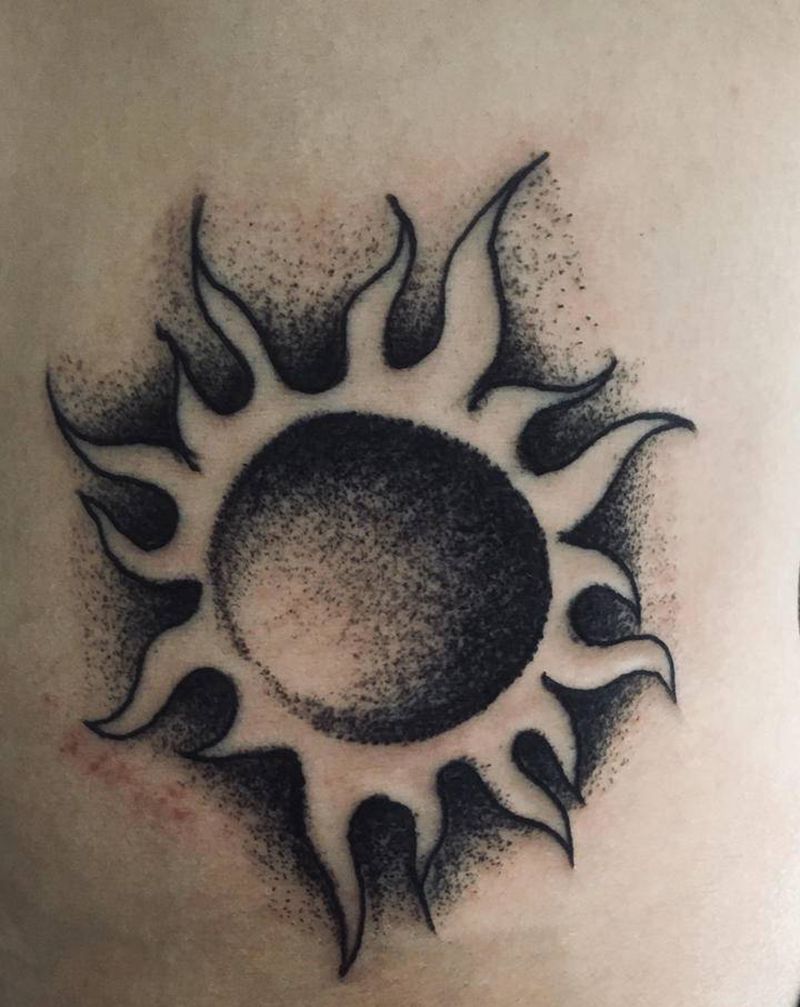 太阳纹身图片_腹部纹身图案