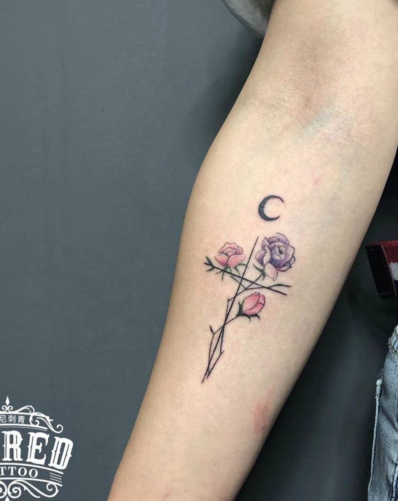 花纹身图片_手臂手部点刺花十字架小清新纹身图案