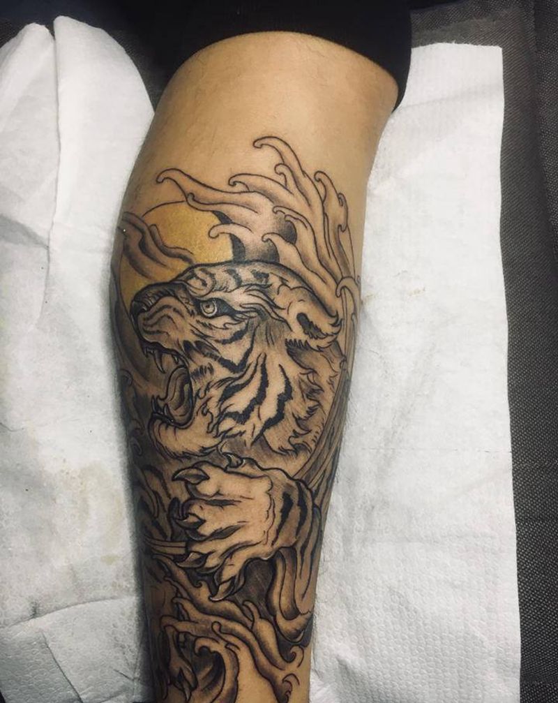 老虎纹身图片_脚部纹身图案