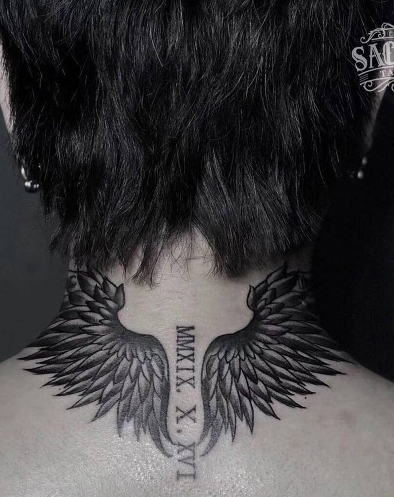 展翅纹身图片_颈部几何翅膀翼罗马数字纹身图案